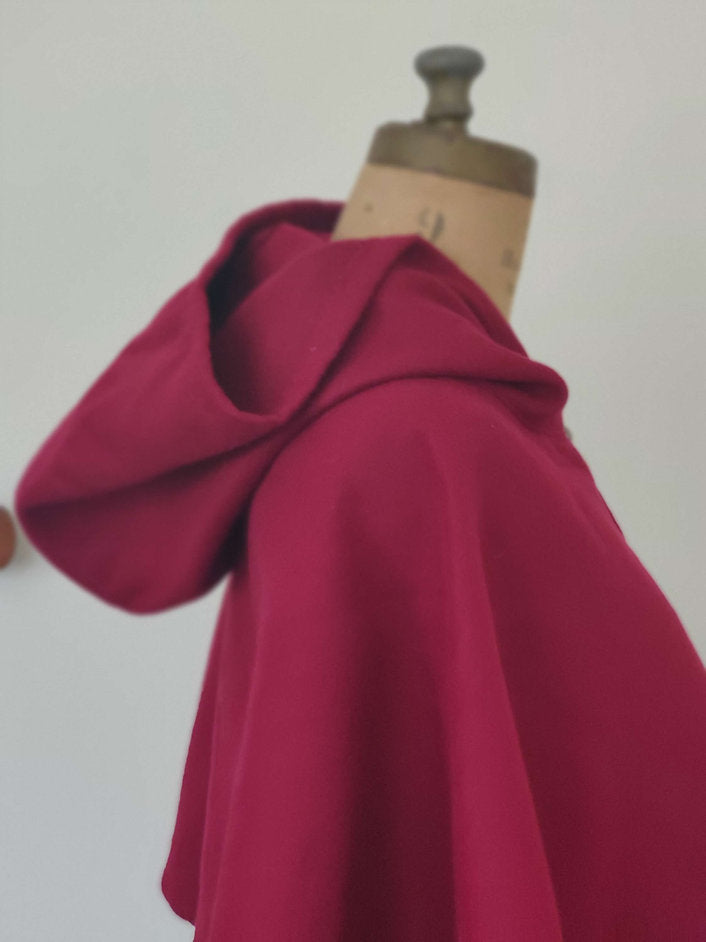 Bilbo traveler's hooded capelet, woolen cape