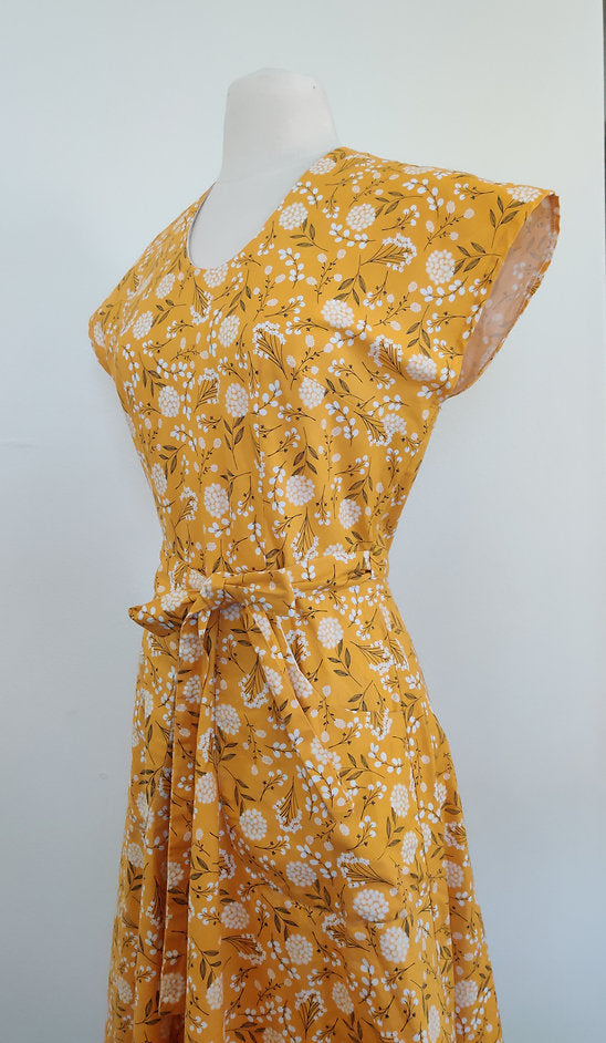 Marigold floral Swirl style wrap dress 1950s cotton day dress